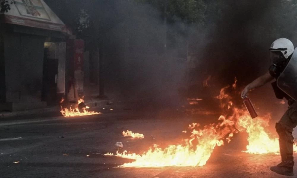 Ελεύθεροι οι συλληφθέντες αλληλέγγυοι για τα επεισόδια στο Σύνταγμα